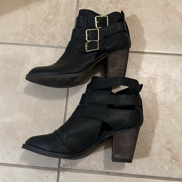 Mossimo Black Open Buckle Booties Size 9 - Picture 4 of 10